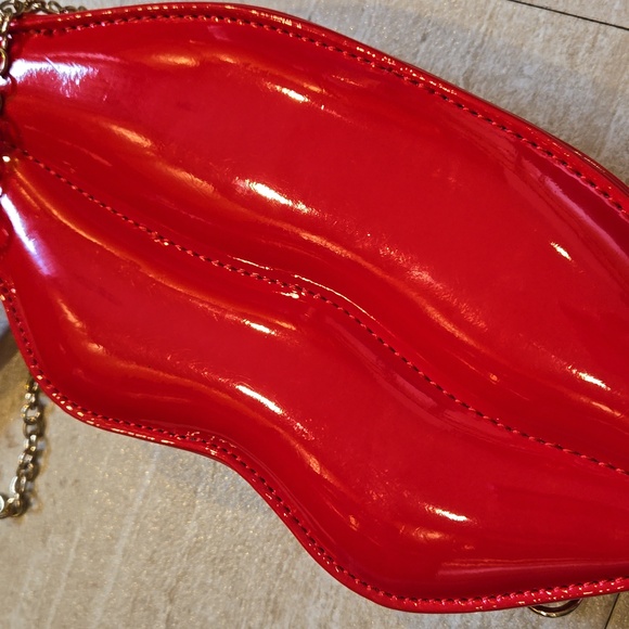 ALDO Original Shiny Red Novelty Lips Versatile Bag - Picture 9 of 13